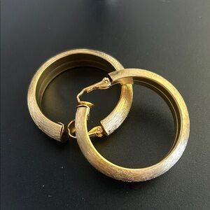 Elegant Napier clip-on hoop earrings